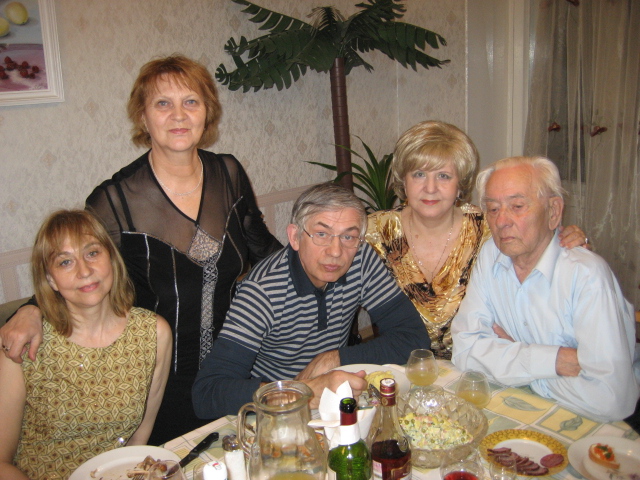 In the bosom of Lev K. Okkelman's family, 2008.